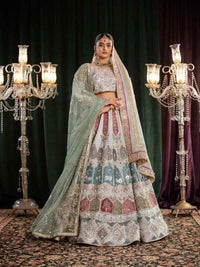 Mehr-un-Nisa – Pakistani Bridal Couture by Ahsan Tariq Couture – view 6
