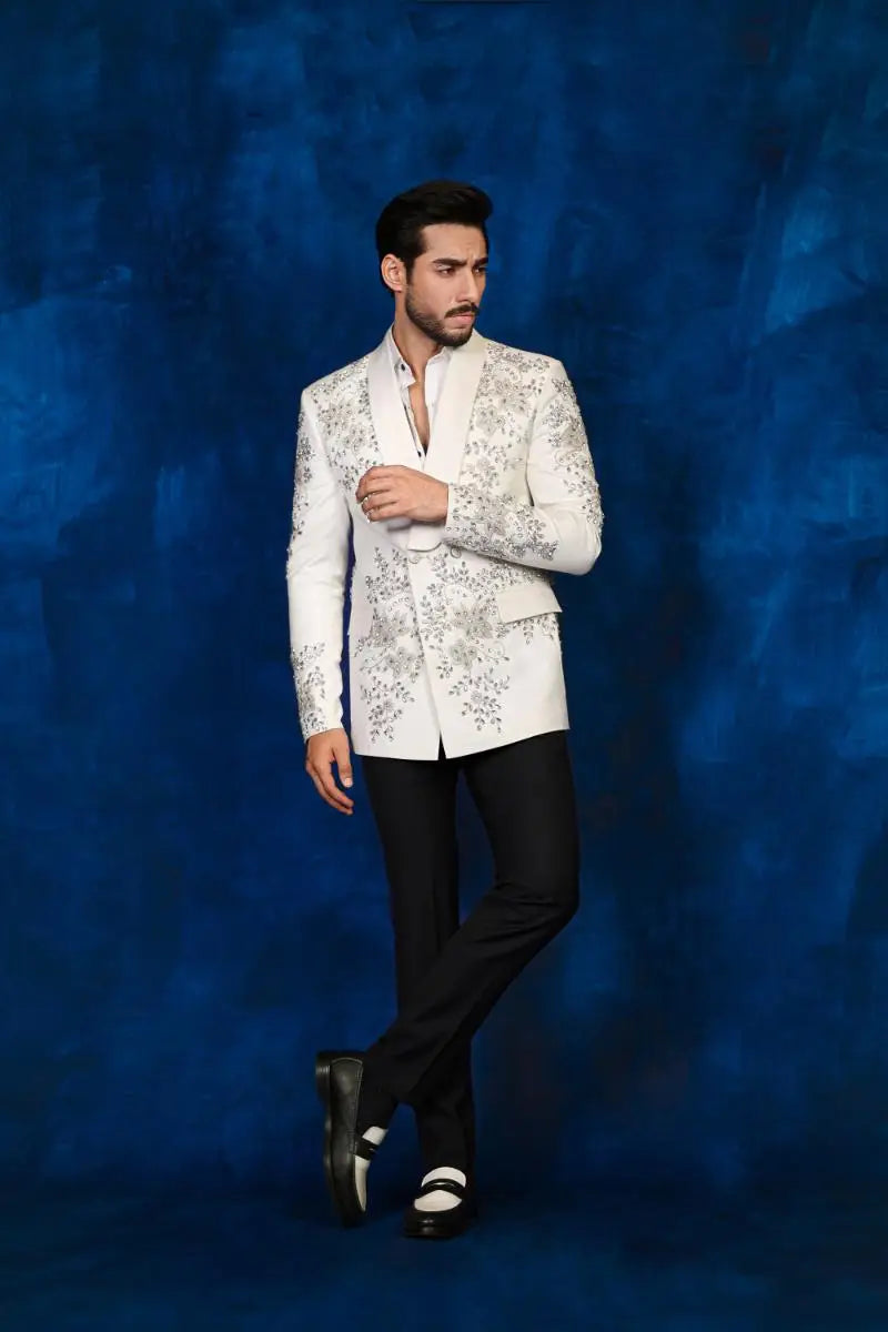 White embellished men’s formal jacket with intricate silver floral embroidery from notte di lusso ishq eidt26 collection